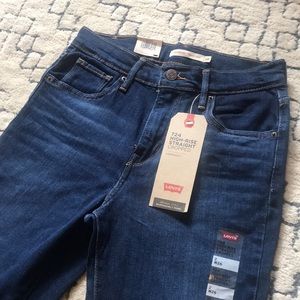 Levi’s 724 High-Rise Straight Cropped Jeans